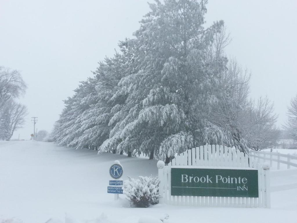 Brook Pointe Inn Syracuse Exterior foto